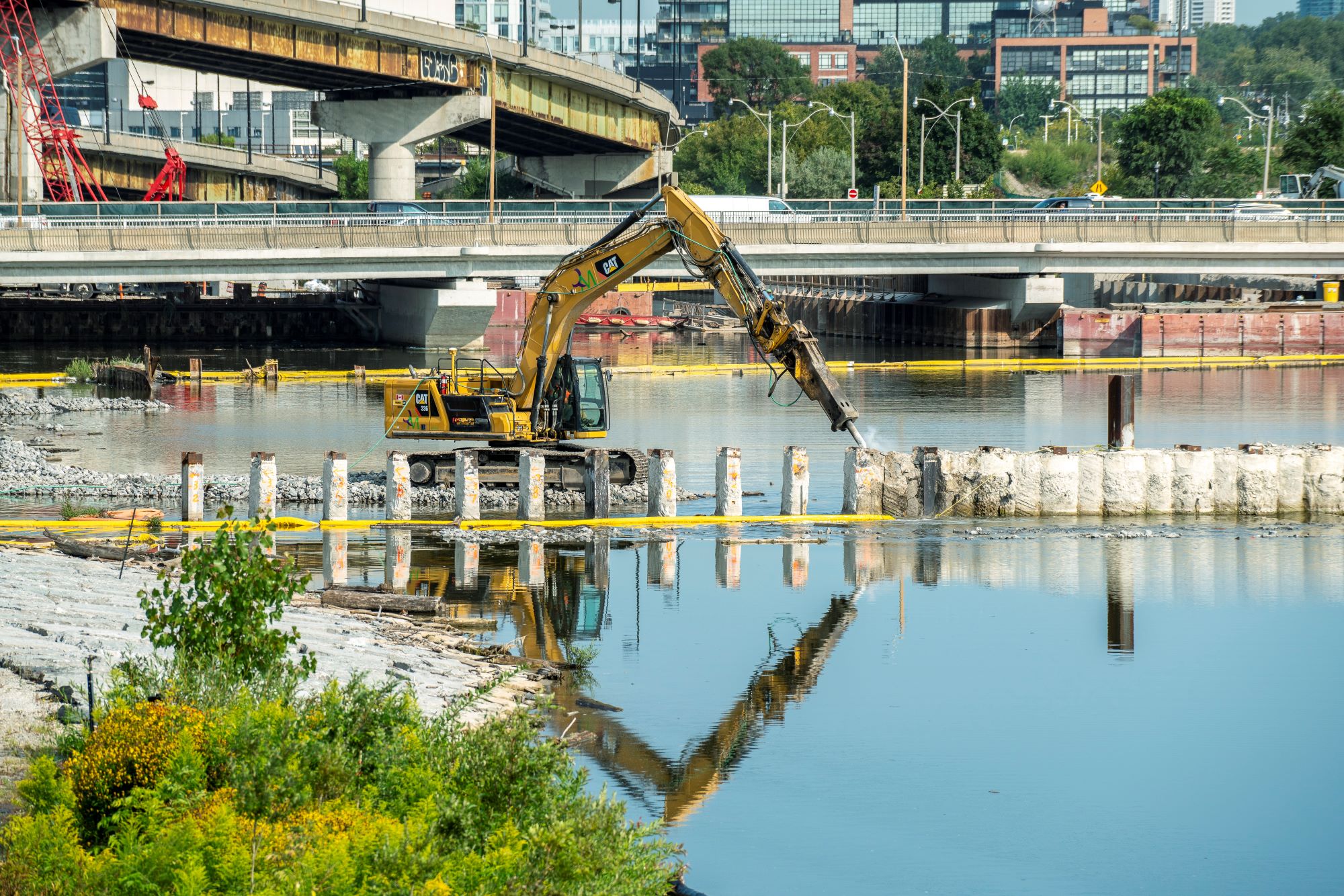 An excavator removing the North Plug south of Lake Shore Boulevard, west of Don Roadway. /Waterfront Toronto, Vid Ingelevics/Ryan Walker